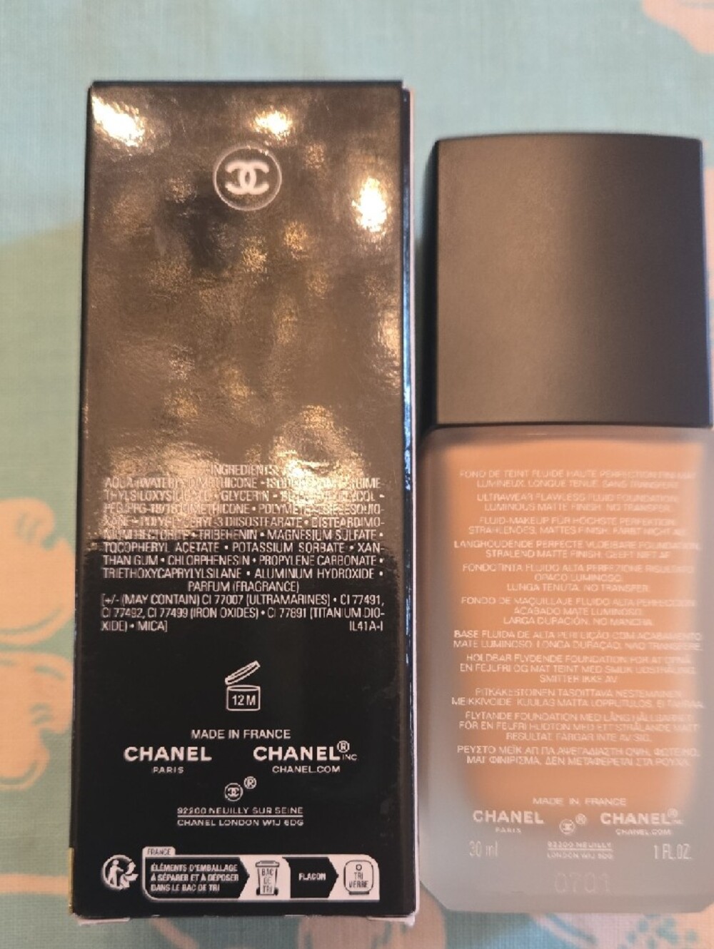 CHANEL Ultra Le Teint Flawless Finish Foundation - Picture 4 of 9